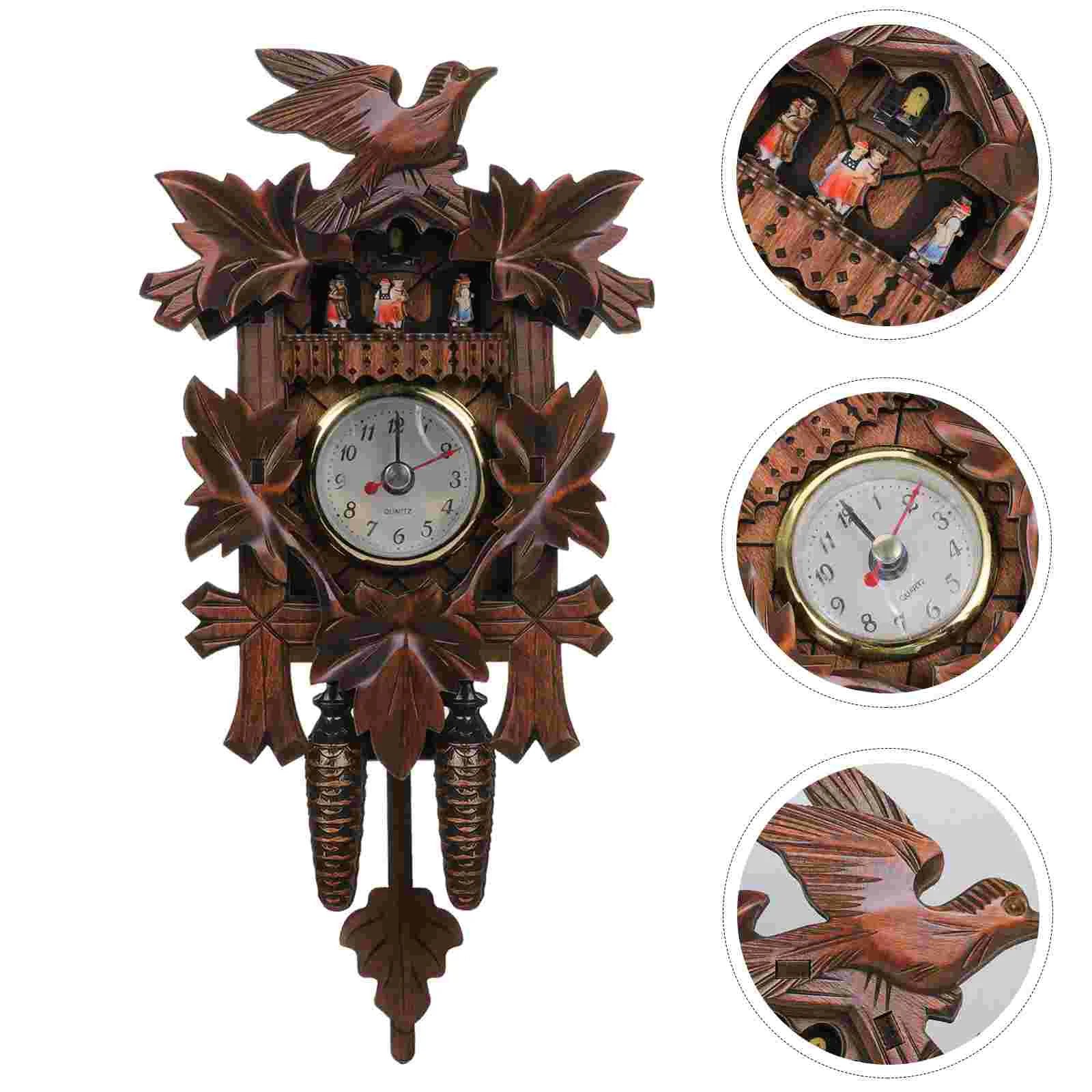 Orologio a cucù tradizionale in legno